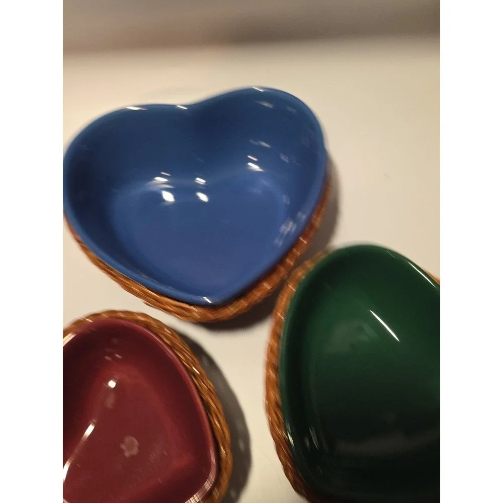 Three‎ Heart Shaped Ceramic Stackable Bowls In Wicker Baskets Blue Green Red